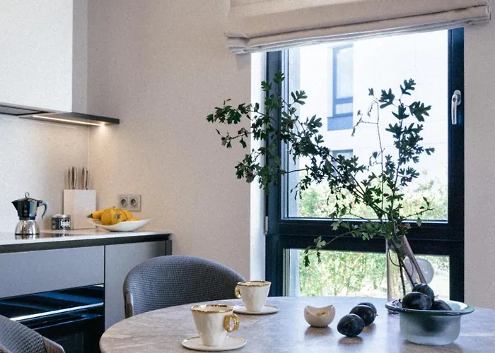 Victus Apartamenty, Azyl